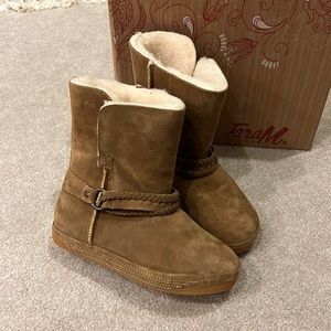 Tara M Zoe Tan cow suede boots size 7 new with box
